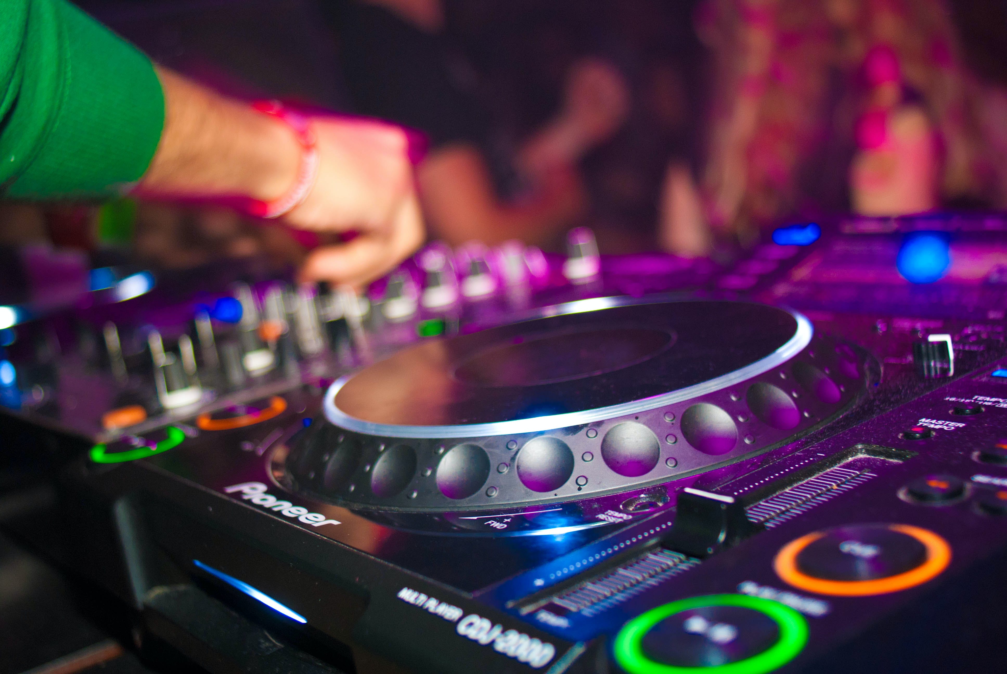 Dj e vocalist